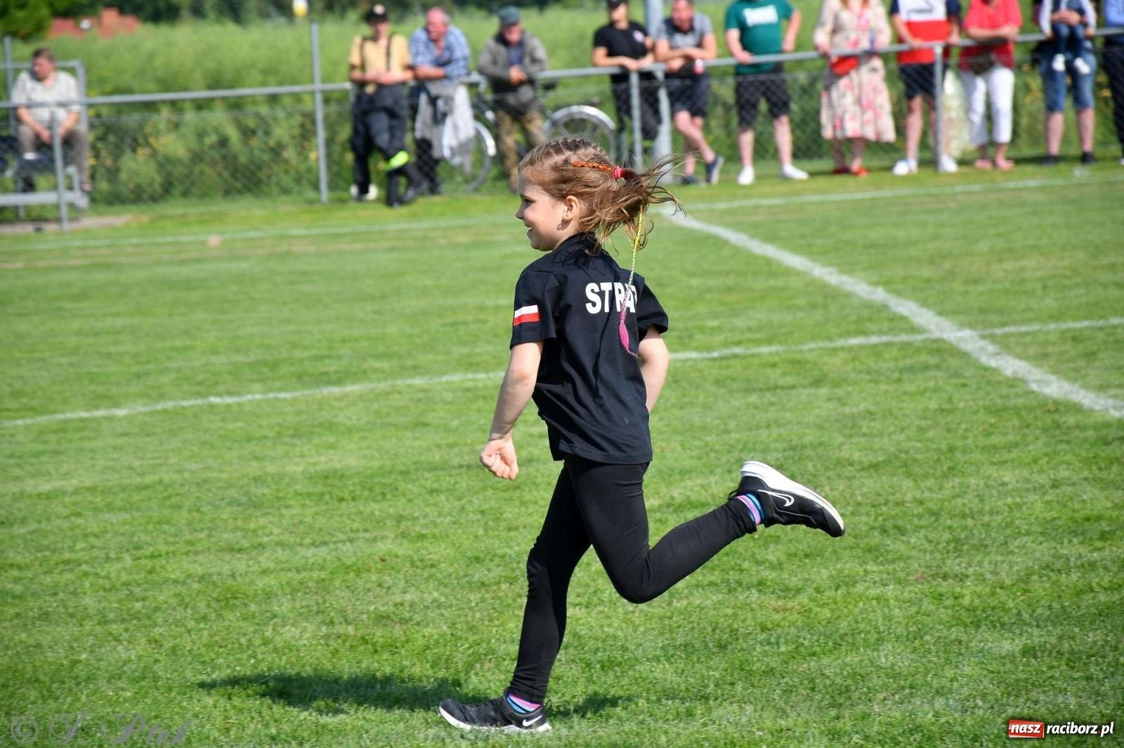 Zdjęcie w galerii na portalu naszraciborz.pl: Z lądu i powietrza - strażackie pokazy i zawody w Borucinie [FOTO] wiadomości z regionu