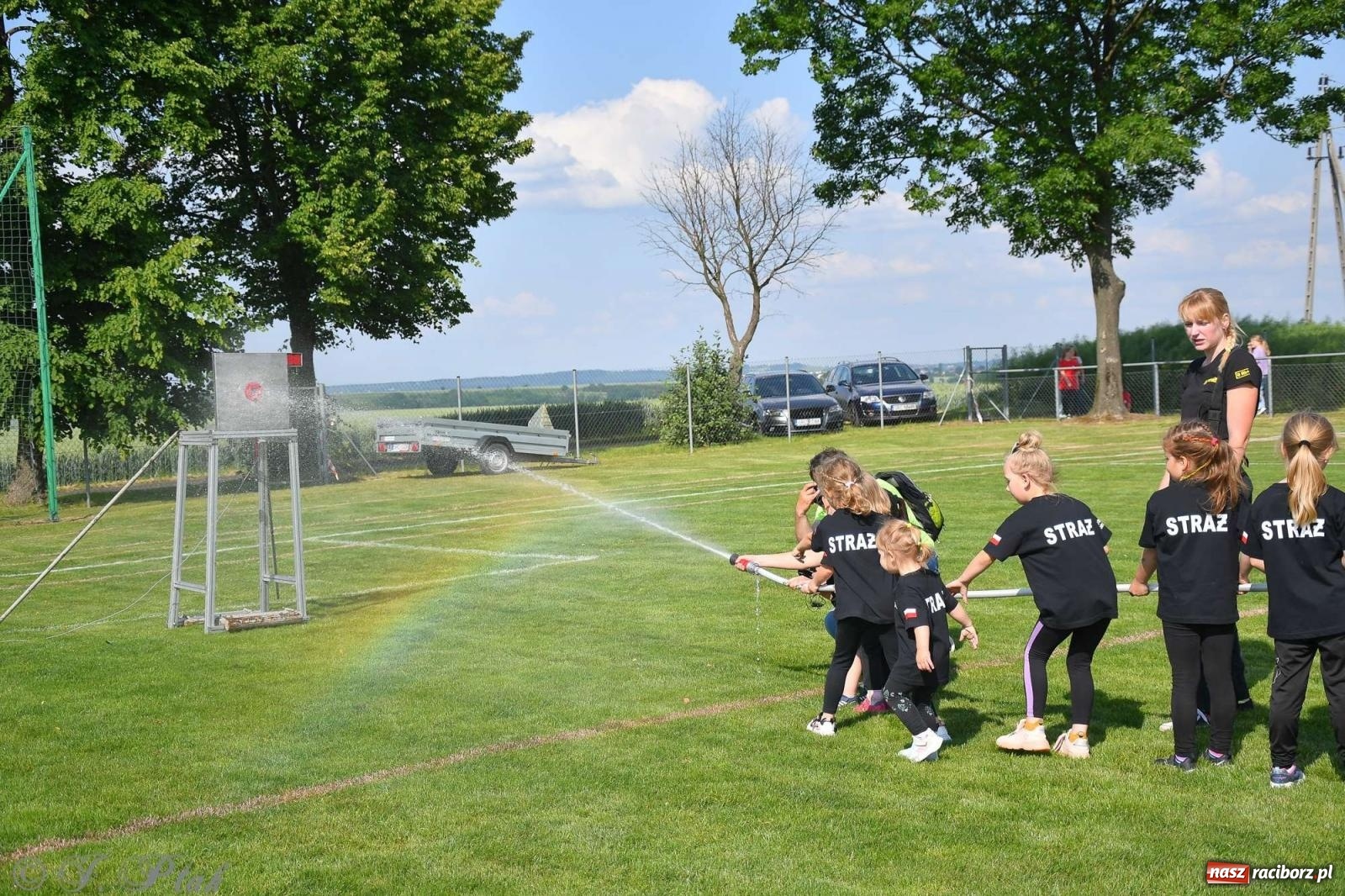 Zdjęcie w galerii na portalu naszraciborz.pl: Z lądu i powietrza - strażackie pokazy i zawody w Borucinie [FOTO] wiadomości z regionu