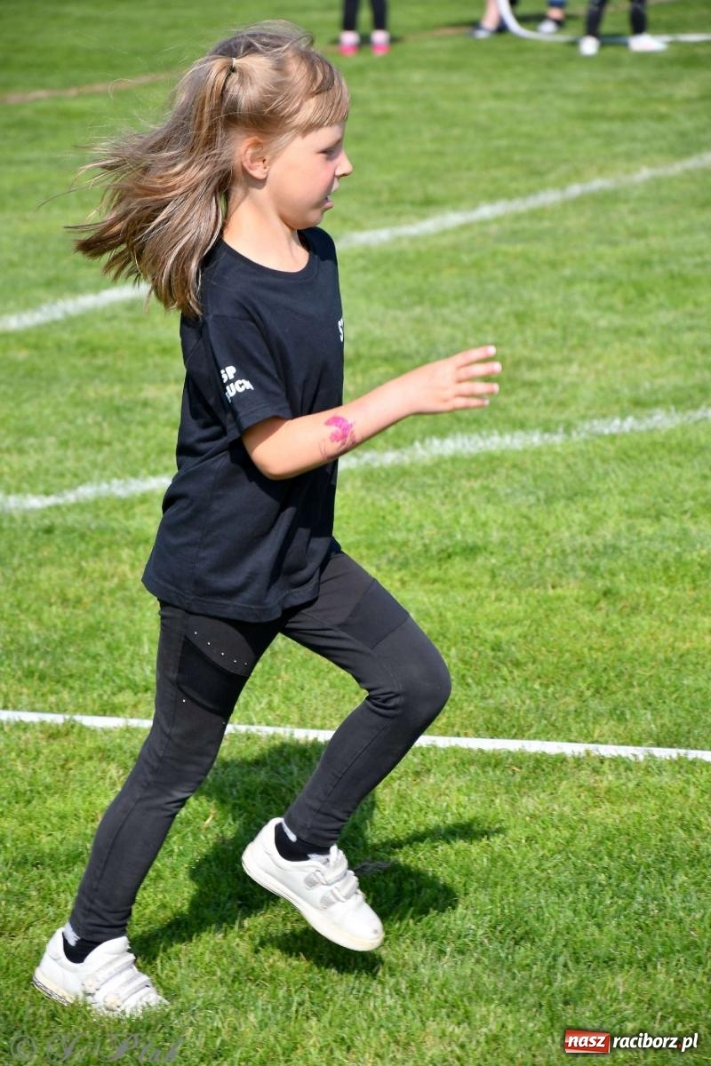 Zdjęcie w galerii na portalu naszraciborz.pl: Z lądu i powietrza - strażackie pokazy i zawody w Borucinie [FOTO] wiadomości z regionu