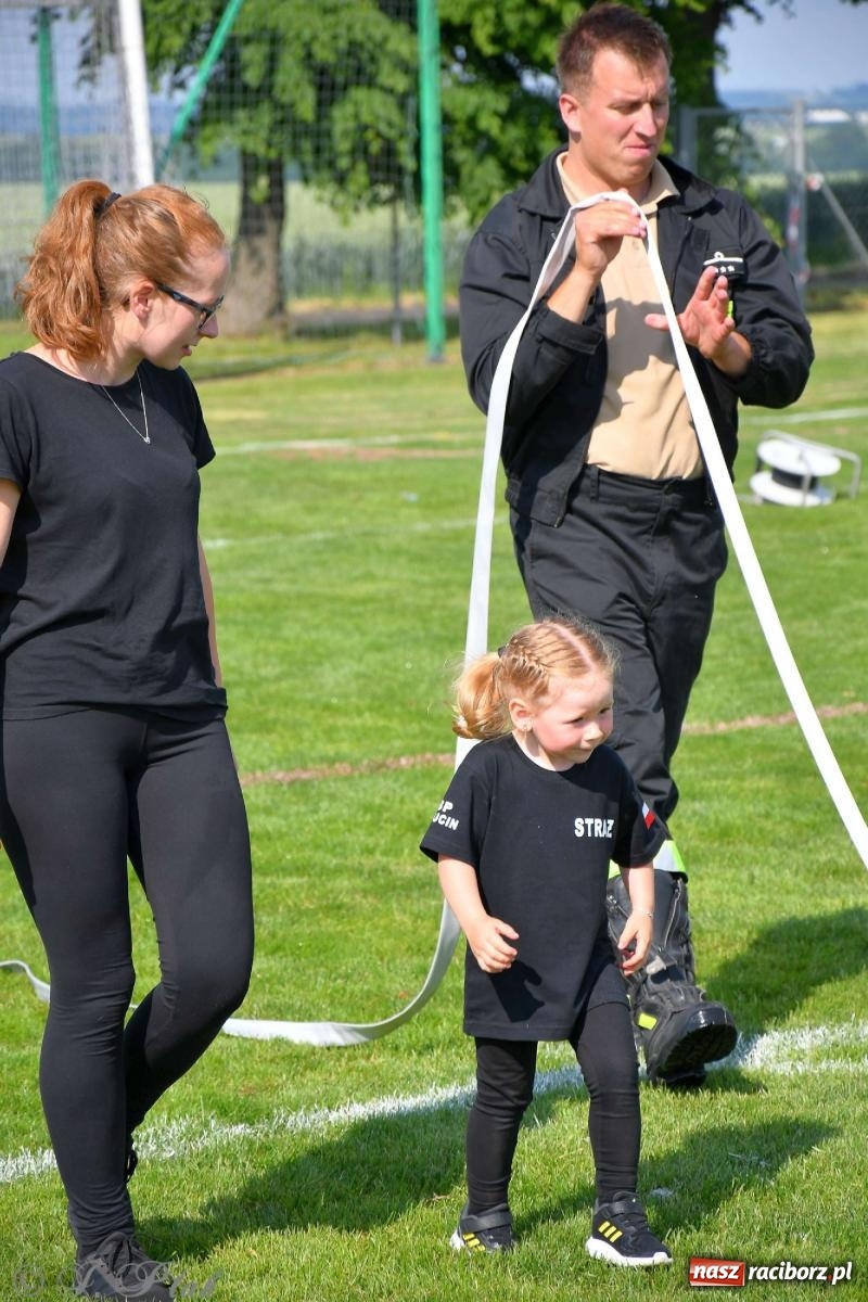 Zdjęcie w galerii na portalu naszraciborz.pl: Z lądu i powietrza - strażackie pokazy i zawody w Borucinie [FOTO] wiadomości z regionu
