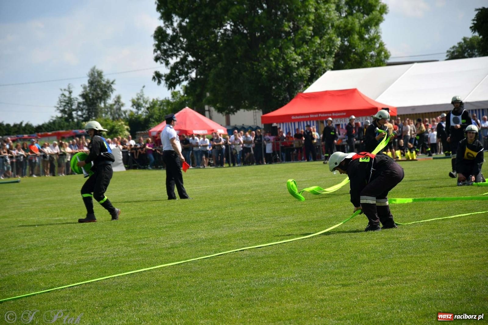 Zdjęcie w galerii na portalu naszraciborz.pl: Z lądu i powietrza - strażackie pokazy i zawody w Borucinie [FOTO] wiadomości z regionu