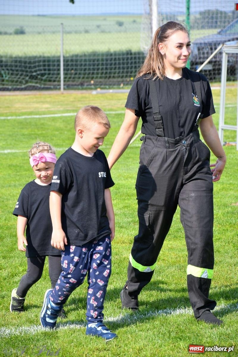 Zdjęcie w galerii na portalu naszraciborz.pl: Z lądu i powietrza - strażackie pokazy i zawody w Borucinie [FOTO] wiadomości z regionu