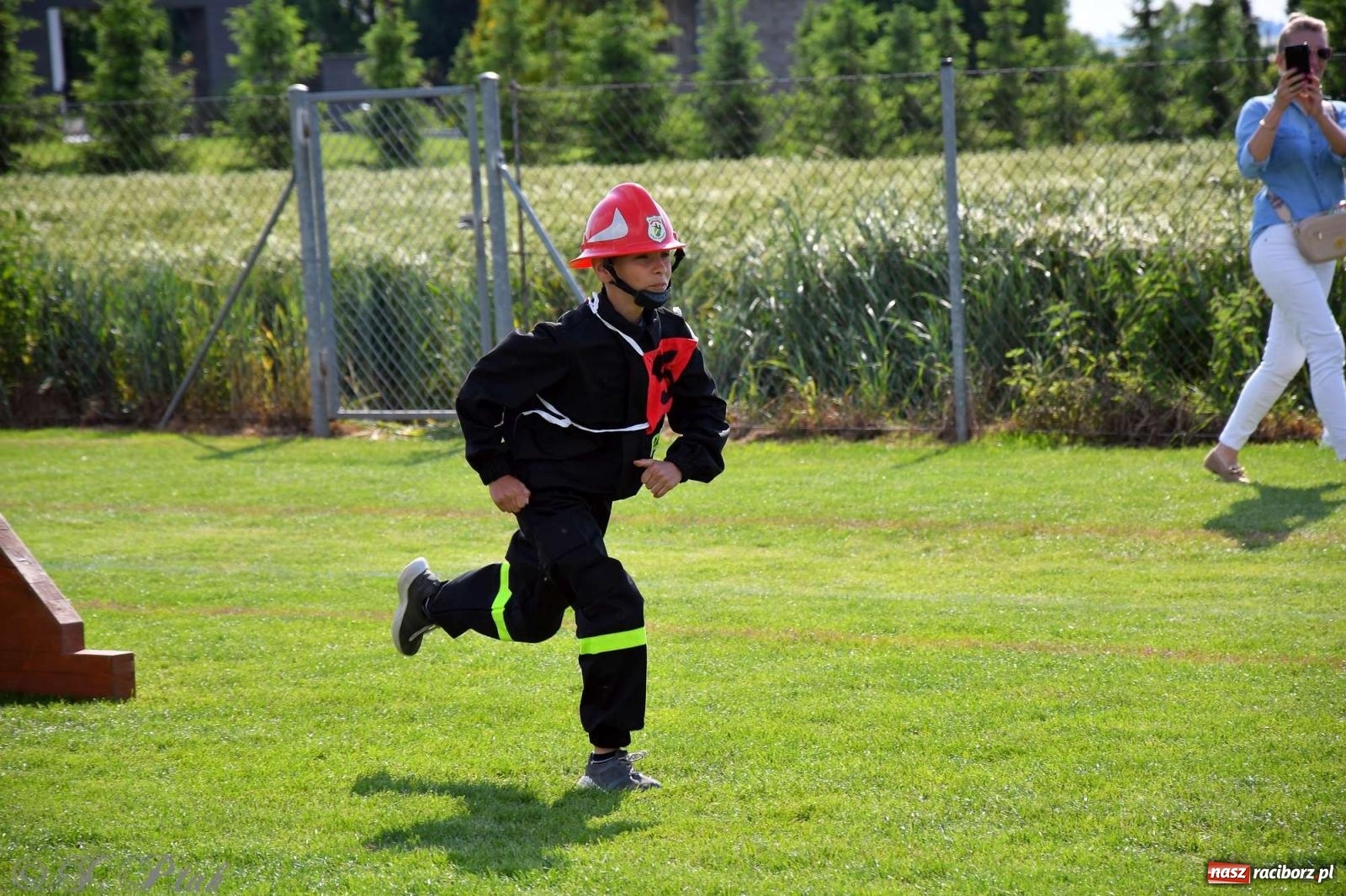 Zdjęcie w galerii na portalu naszraciborz.pl: Z lądu i powietrza - strażackie pokazy i zawody w Borucinie [FOTO] wiadomości z regionu