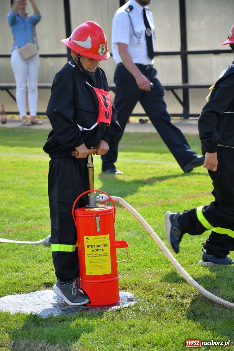 Zdjęcie w galerii na portalu naszraciborz.pl: Z lądu i powietrza - strażackie pokazy i zawody w Borucinie [FOTO] wiadomości z regionu