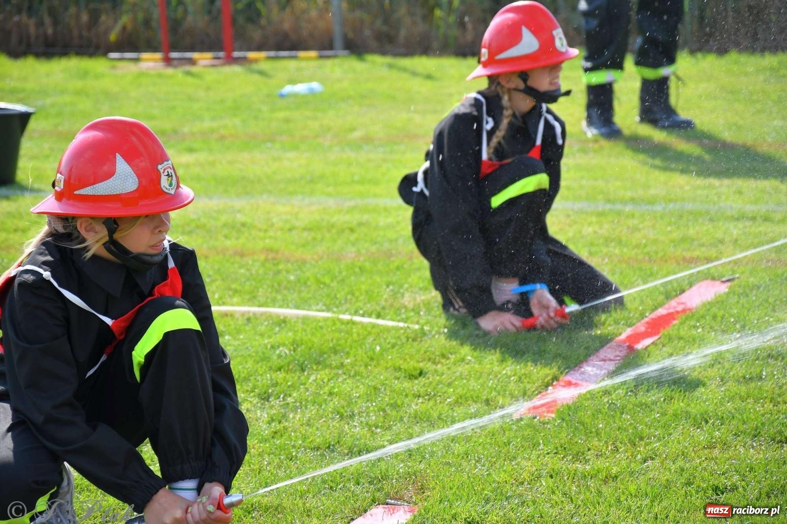 Zdjęcie w galerii na portalu naszraciborz.pl: Z lądu i powietrza - strażackie pokazy i zawody w Borucinie [FOTO] wiadomości z regionu