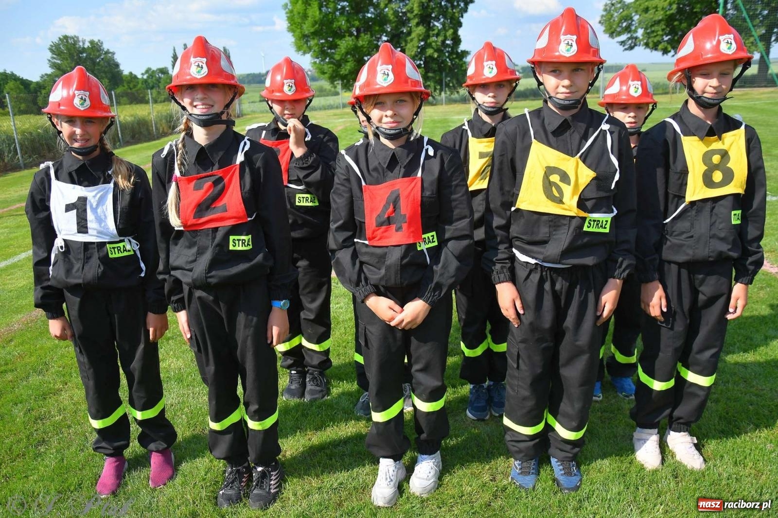 Zdjęcie w galerii na portalu naszraciborz.pl: Z lądu i powietrza - strażackie pokazy i zawody w Borucinie [FOTO] wiadomości z regionu