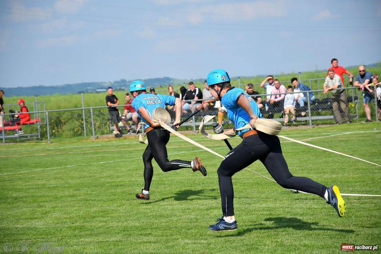 Zdjęcie w galerii na portalu naszraciborz.pl: Z lądu i powietrza - strażackie pokazy i zawody w Borucinie [FOTO] wiadomości z regionu