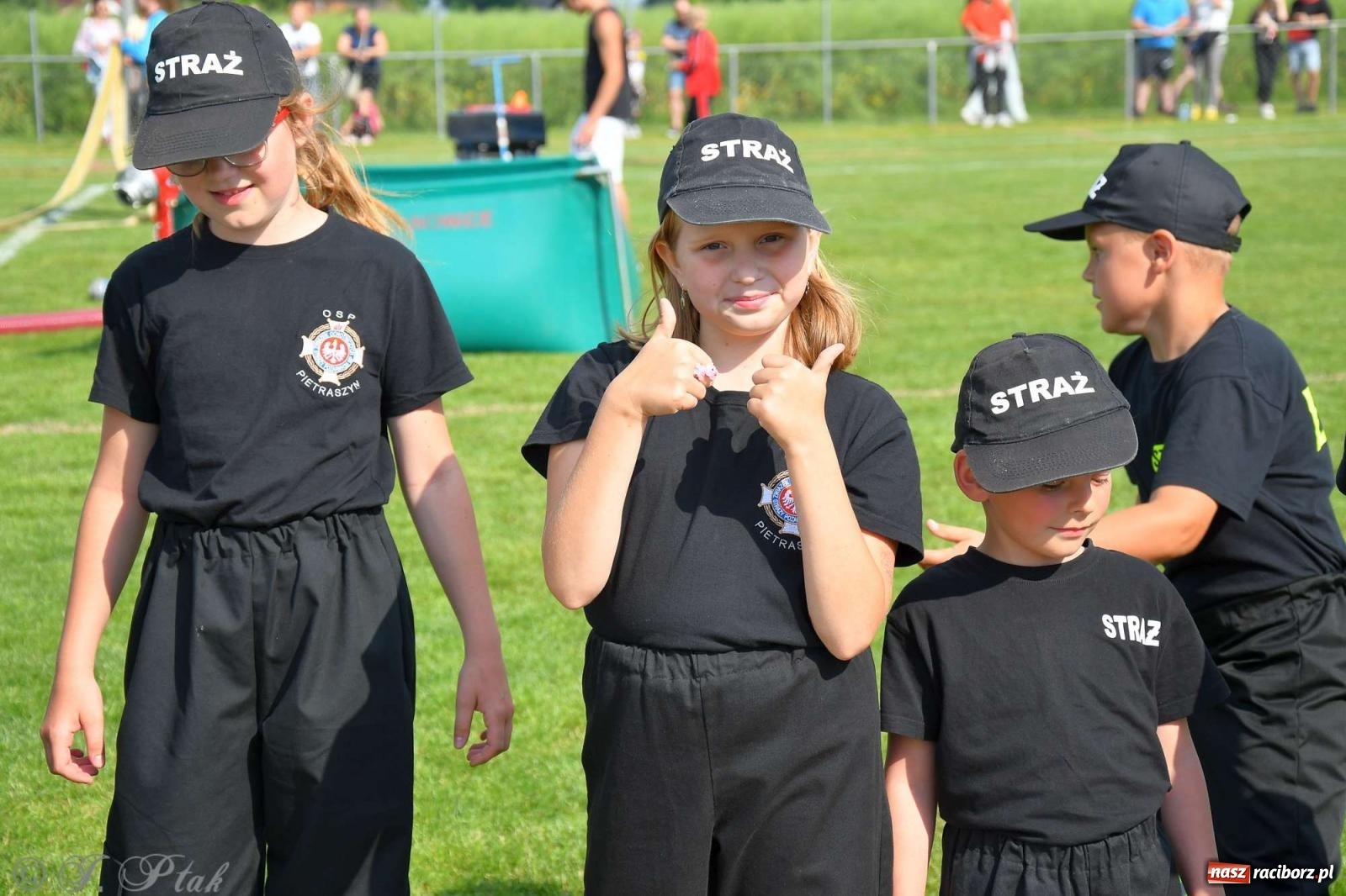 Zdjęcie w galerii na portalu naszraciborz.pl: Z lądu i powietrza - strażackie pokazy i zawody w Borucinie [FOTO] wiadomości z regionu