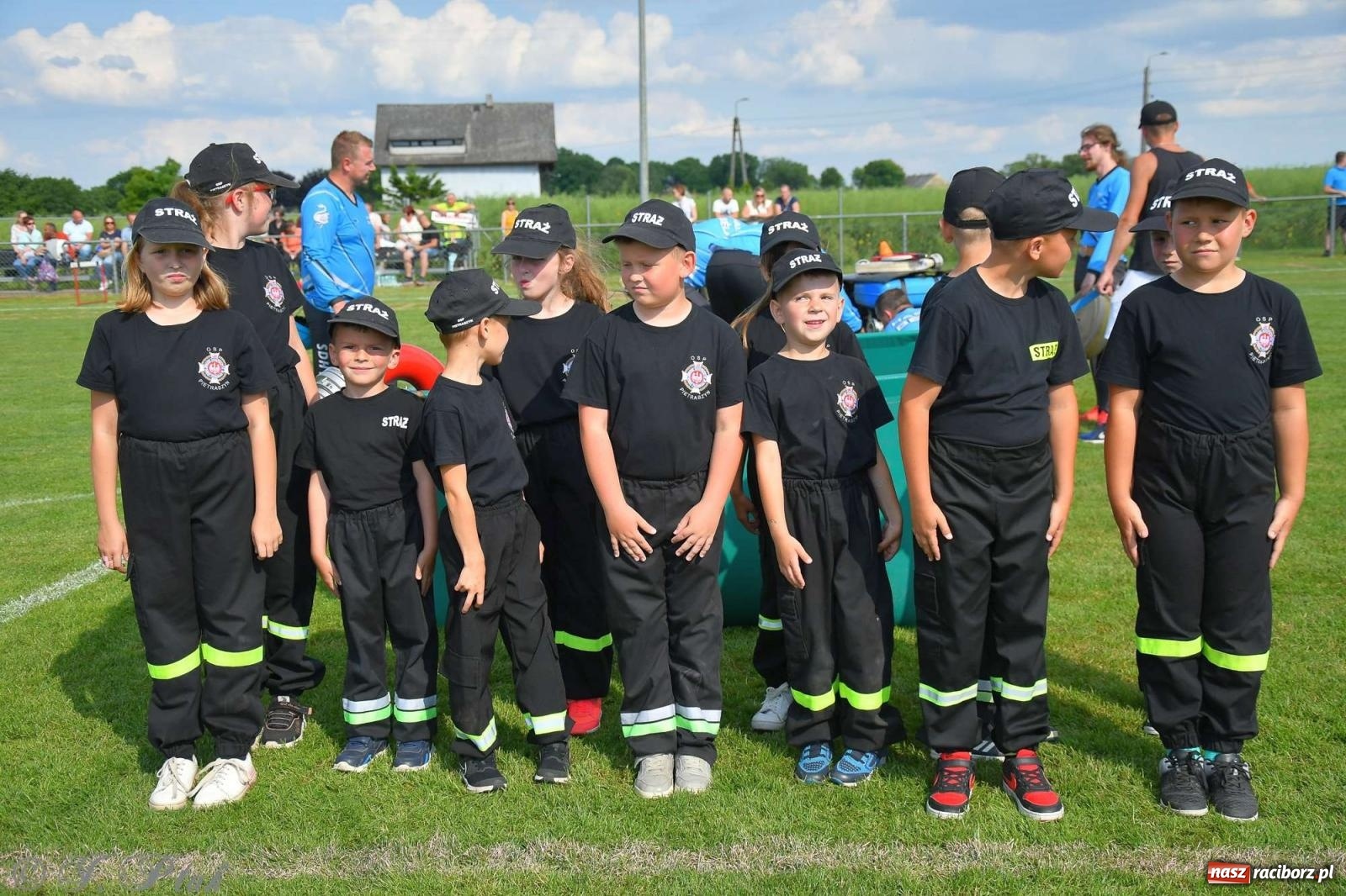 Zdjęcie w galerii na portalu naszraciborz.pl: Z lądu i powietrza - strażackie pokazy i zawody w Borucinie [FOTO] wiadomości z regionu