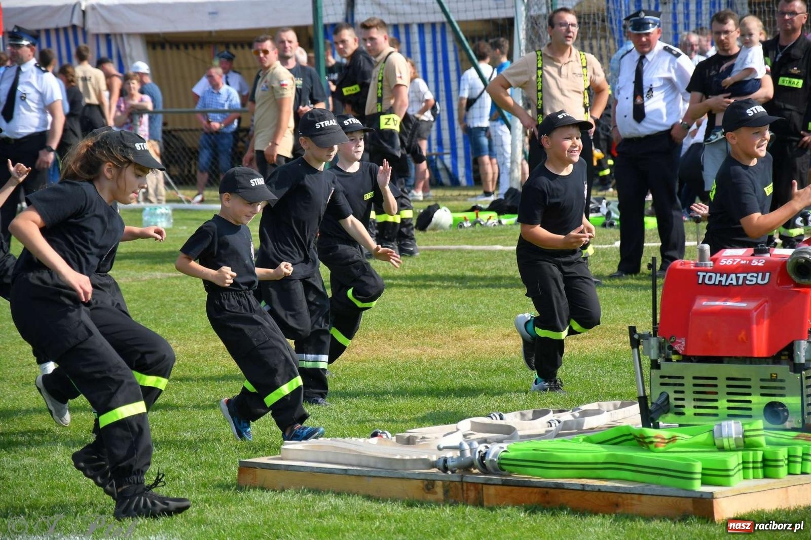 Zdjęcie w galerii na portalu naszraciborz.pl: Z lądu i powietrza - strażackie pokazy i zawody w Borucinie [FOTO] wiadomości z regionu