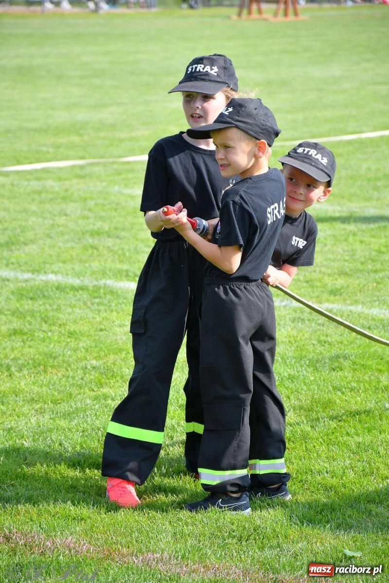 Zdjęcie w galerii na portalu naszraciborz.pl: Z lądu i powietrza - strażackie pokazy i zawody w Borucinie [FOTO] wiadomości z regionu