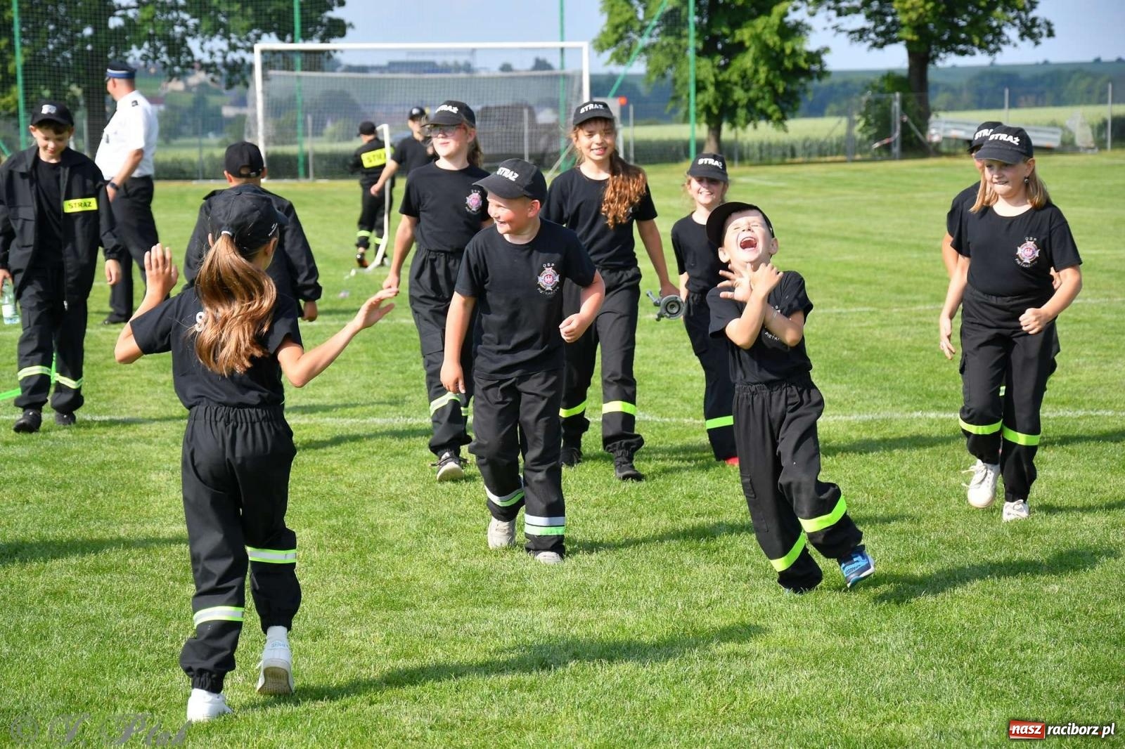 Zdjęcie w galerii na portalu naszraciborz.pl: Z lądu i powietrza - strażackie pokazy i zawody w Borucinie [FOTO] wiadomości z regionu