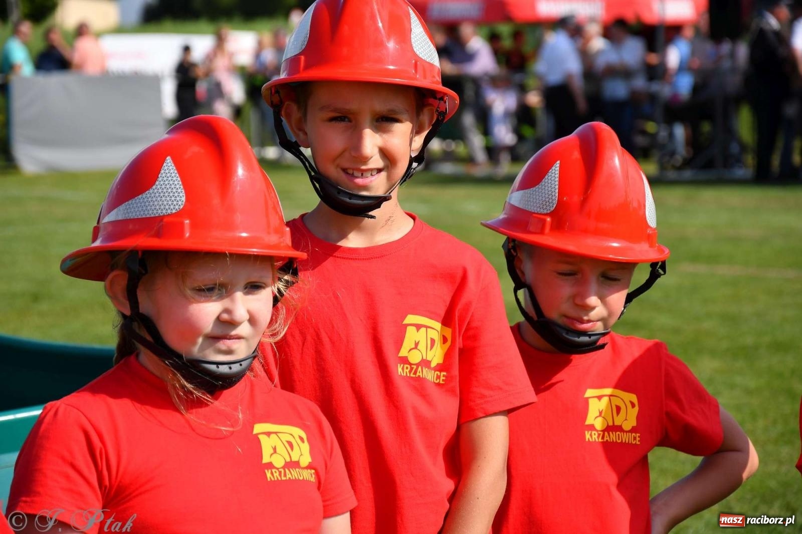 Zdjęcie w galerii na portalu naszraciborz.pl: Z lądu i powietrza - strażackie pokazy i zawody w Borucinie [FOTO] wiadomości z regionu