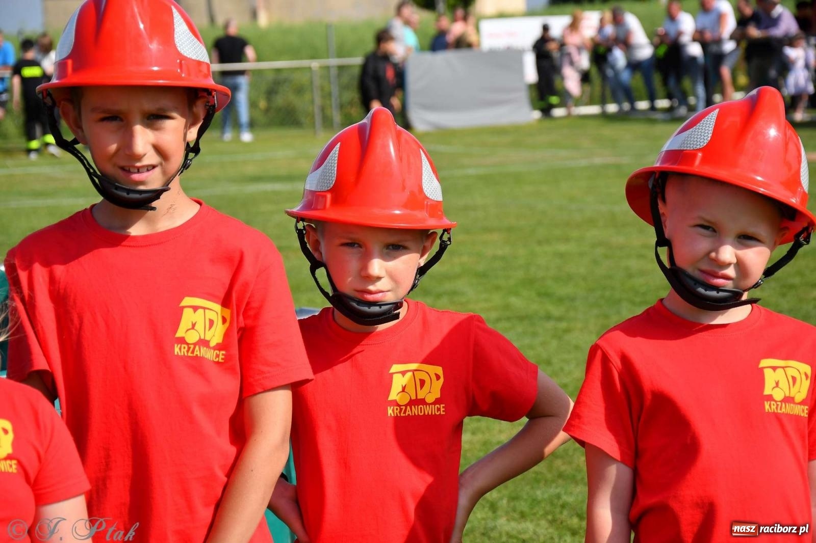 Zdjęcie w galerii na portalu naszraciborz.pl: Z lądu i powietrza - strażackie pokazy i zawody w Borucinie [FOTO] wiadomości z regionu
