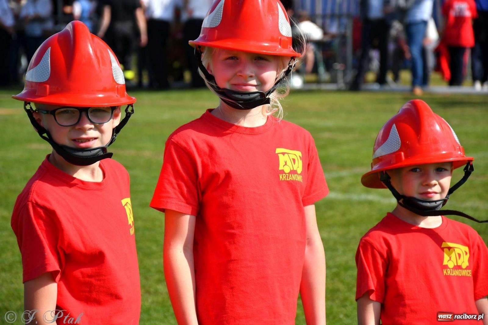 Zdjęcie w galerii na portalu naszraciborz.pl: Z lądu i powietrza - strażackie pokazy i zawody w Borucinie [FOTO] wiadomości z regionu