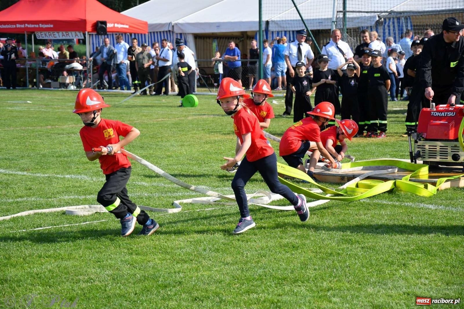 Zdjęcie w galerii na portalu naszraciborz.pl: Z lądu i powietrza - strażackie pokazy i zawody w Borucinie [FOTO] wiadomości z regionu