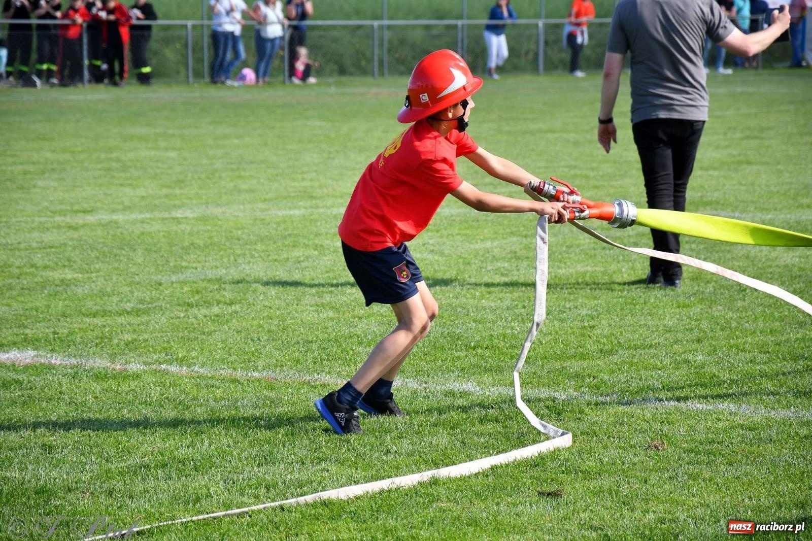 Zdjęcie w galerii na portalu naszraciborz.pl: Z lądu i powietrza - strażackie pokazy i zawody w Borucinie [FOTO] wiadomości z regionu