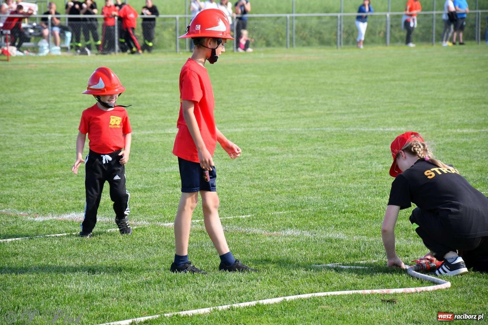 Zdjęcie w galerii na portalu naszraciborz.pl: Z lądu i powietrza - strażackie pokazy i zawody w Borucinie [FOTO] wiadomości z regionu
