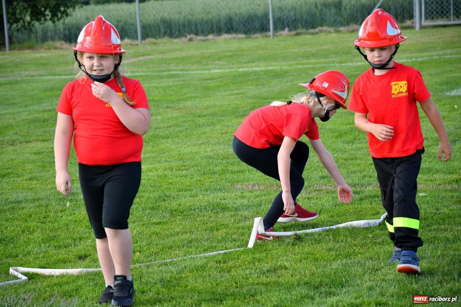 Zdjęcie w galerii na portalu naszraciborz.pl: Z lądu i powietrza - strażackie pokazy i zawody w Borucinie [FOTO] wiadomości z regionu