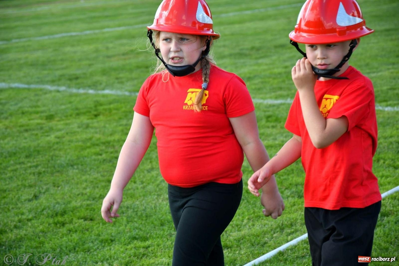 Zdjęcie w galerii na portalu naszraciborz.pl: Z lądu i powietrza - strażackie pokazy i zawody w Borucinie [FOTO] wiadomości z regionu