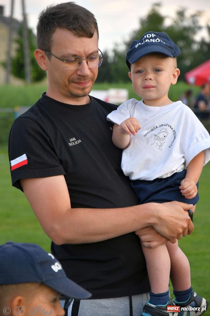 Zdjęcie w galerii na portalu naszraciborz.pl: Z lądu i powietrza - strażackie pokazy i zawody w Borucinie [FOTO] wiadomości z regionu