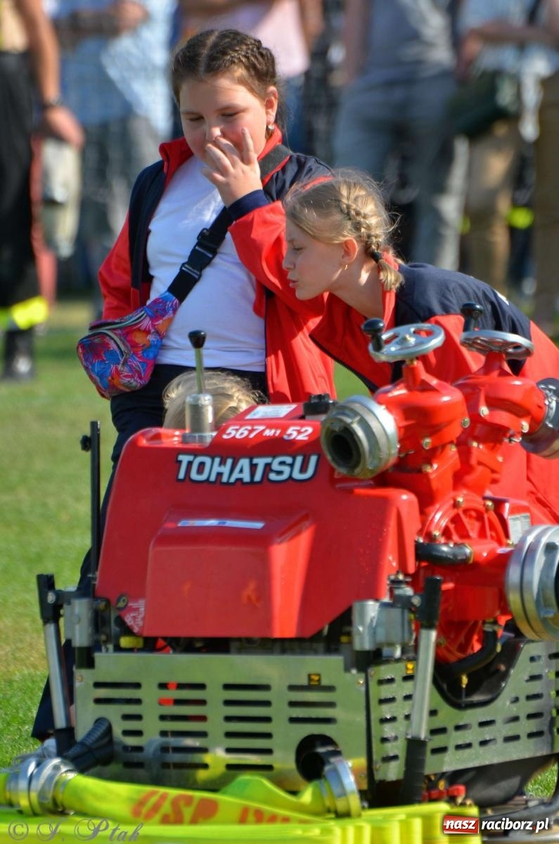 Zdjęcie w galerii na portalu naszraciborz.pl: Z lądu i powietrza - strażackie pokazy i zawody w Borucinie [FOTO] wiadomości z regionu