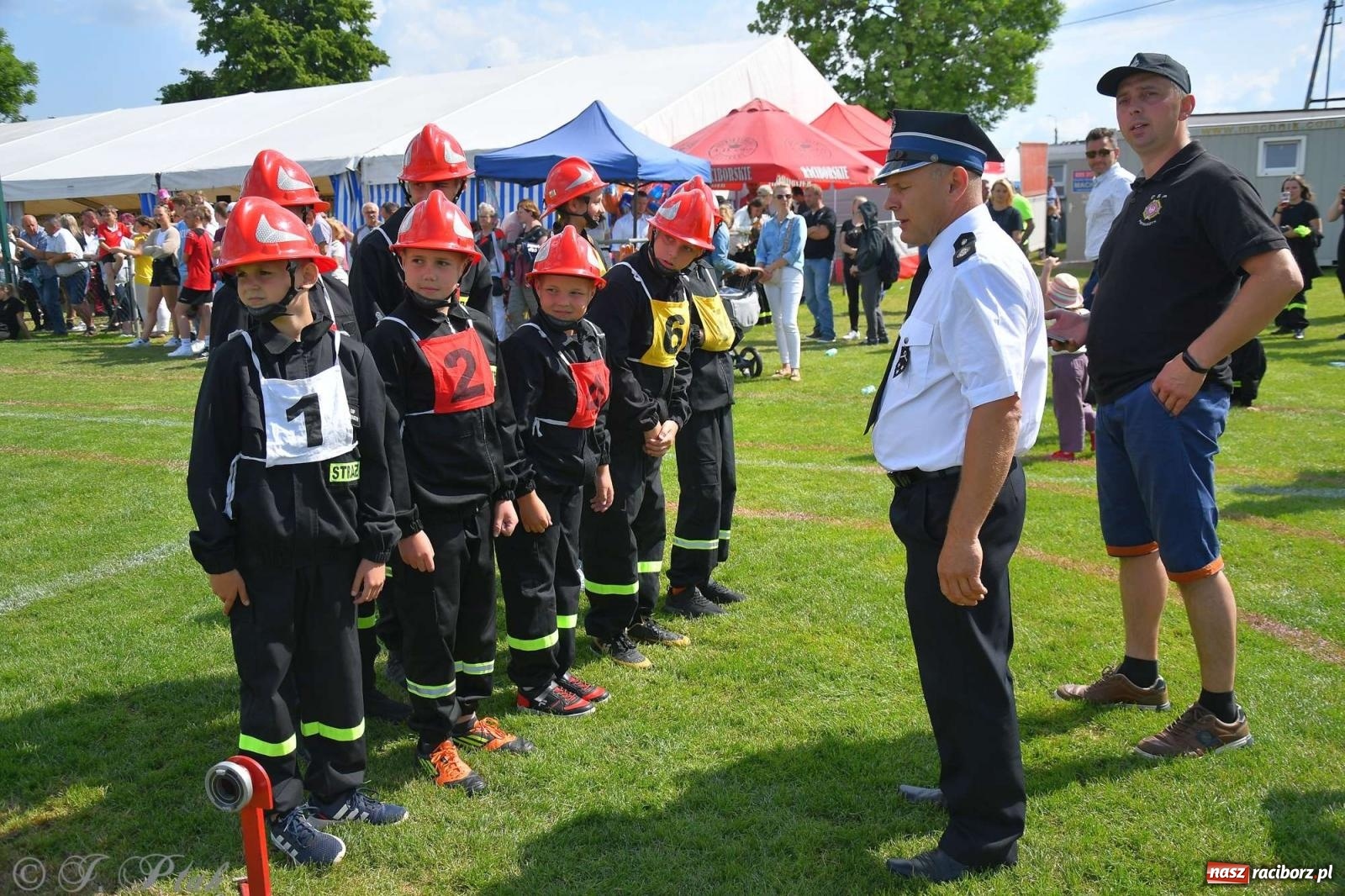 Zdjęcie w galerii na portalu naszraciborz.pl: Z lądu i powietrza - strażackie pokazy i zawody w Borucinie [FOTO] wiadomości z regionu