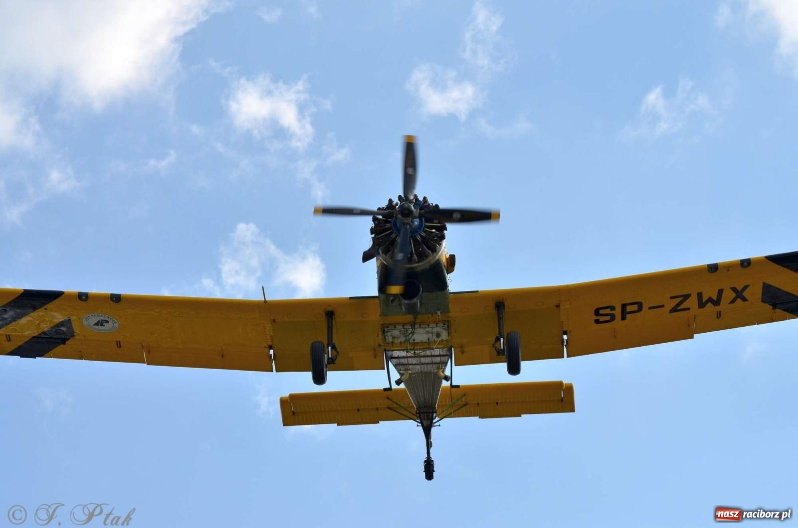 Zdjęcie w galerii na portalu naszraciborz.pl: Z lądu i powietrza - strażackie pokazy i zawody w Borucinie [FOTO] wiadomości z regionu