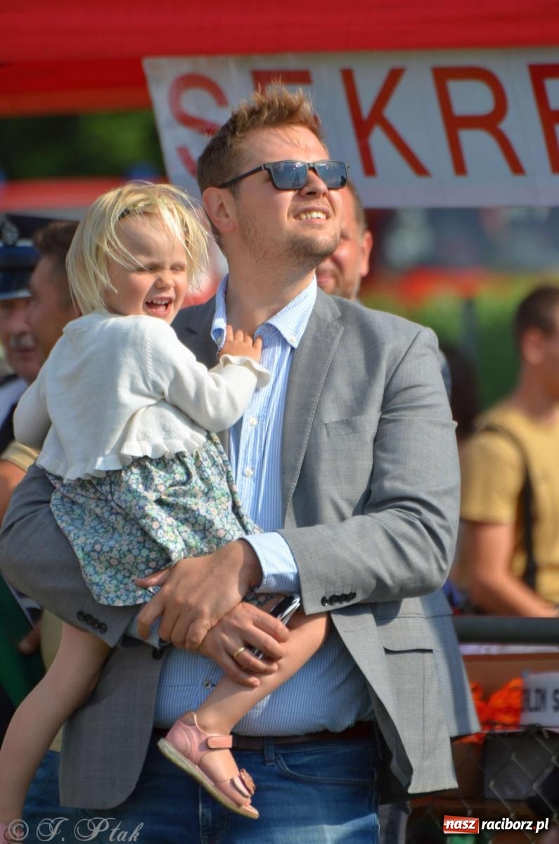 Zdjęcie w galerii na portalu naszraciborz.pl: Z lądu i powietrza - strażackie pokazy i zawody w Borucinie [FOTO] wiadomości z regionu