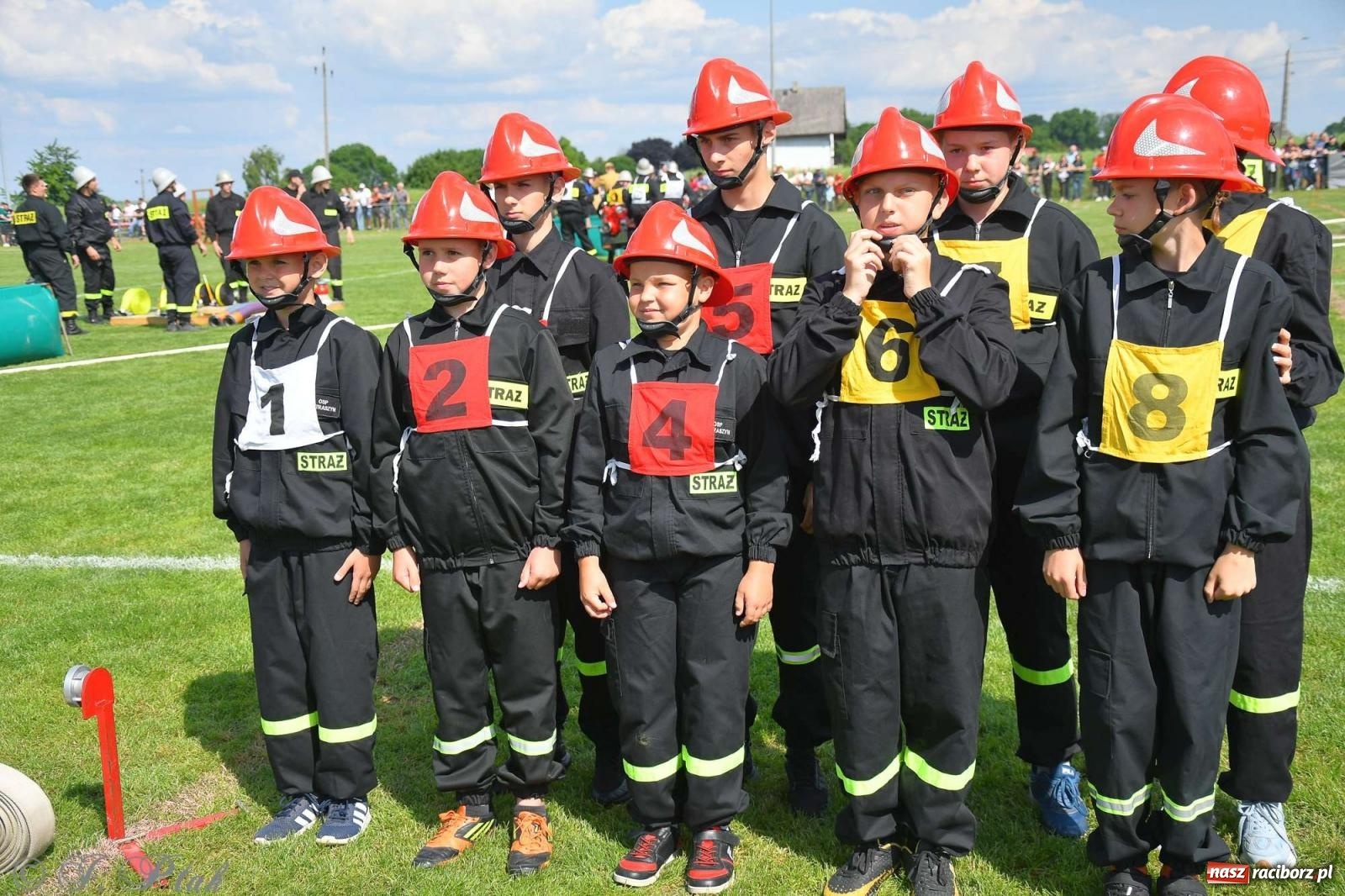 Zdjęcie w galerii na portalu naszraciborz.pl: Z lądu i powietrza - strażackie pokazy i zawody w Borucinie [FOTO] wiadomości z regionu