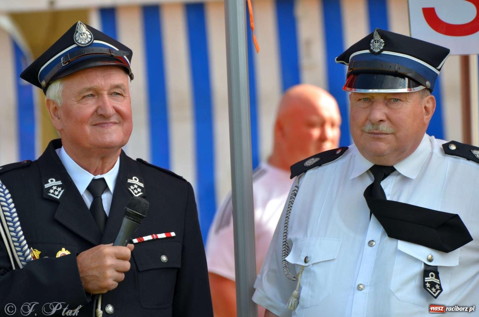 Zdjęcie w galerii na portalu naszraciborz.pl: Z lądu i powietrza - strażackie pokazy i zawody w Borucinie [FOTO] wiadomości z regionu