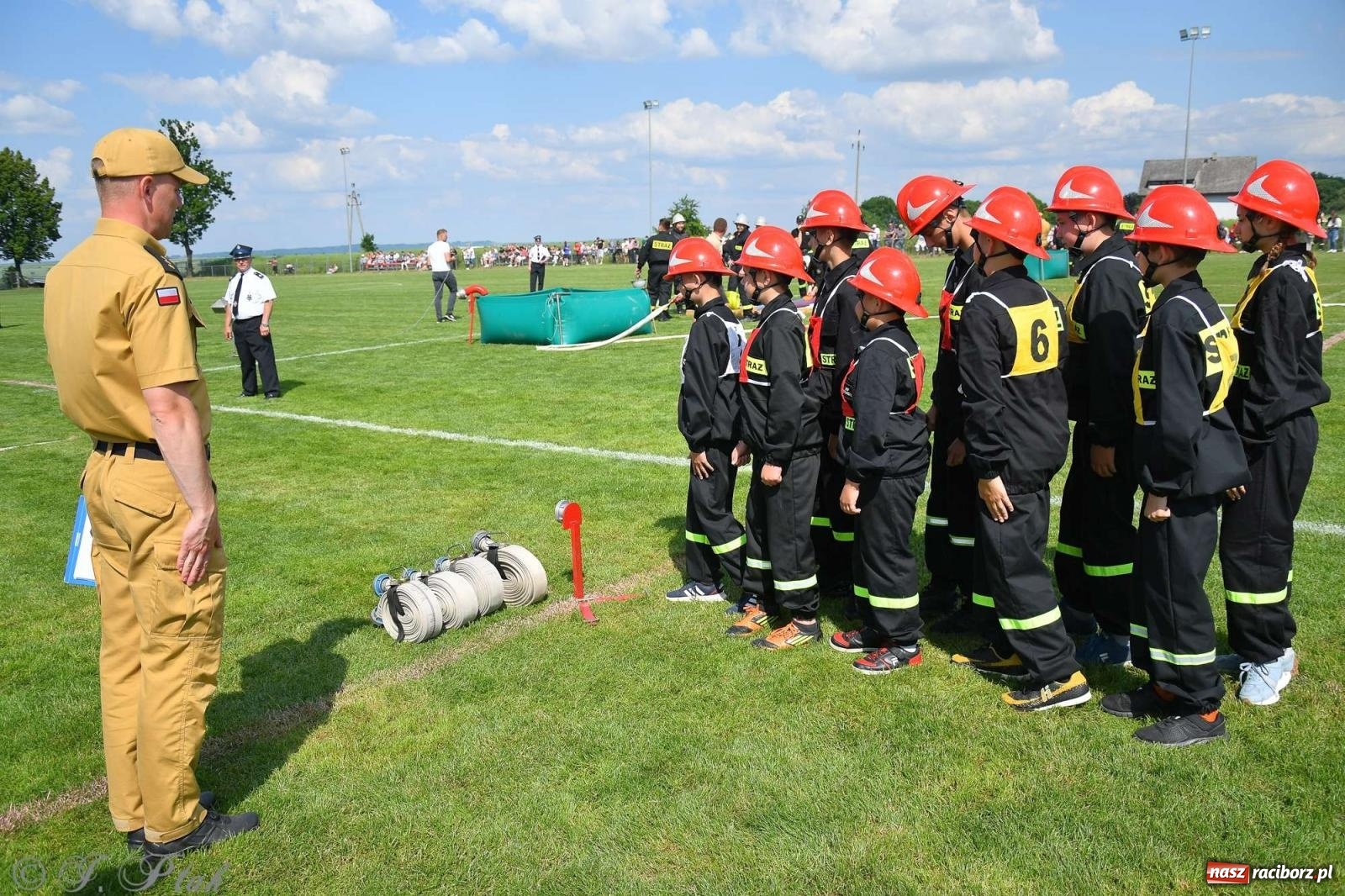 Zdjęcie w galerii na portalu naszraciborz.pl: Z lądu i powietrza - strażackie pokazy i zawody w Borucinie [FOTO] wiadomości z regionu