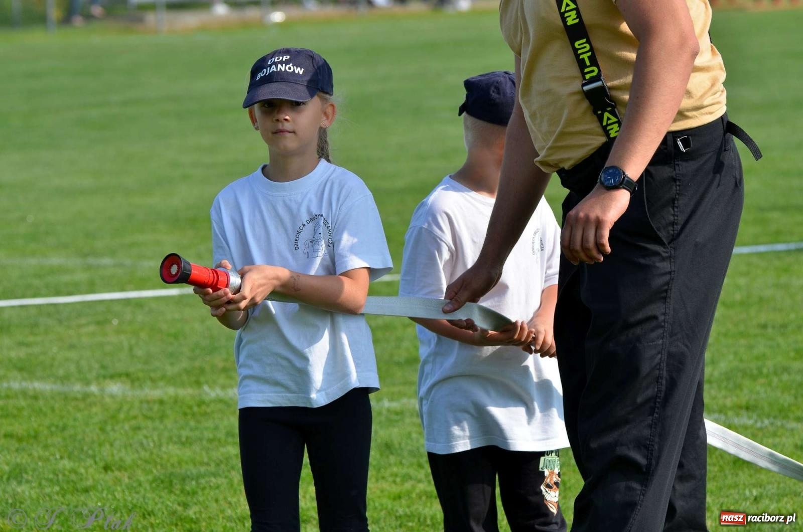 Zdjęcie w galerii na portalu naszraciborz.pl: Z lądu i powietrza - strażackie pokazy i zawody w Borucinie [FOTO] wiadomości z regionu
