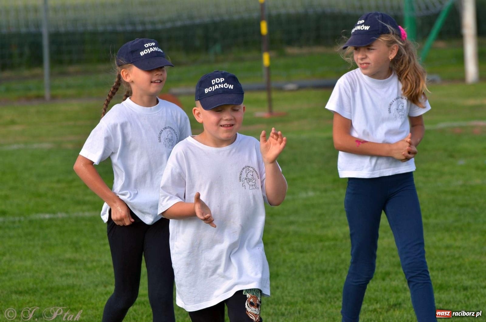 Zdjęcie w galerii na portalu naszraciborz.pl: Z lądu i powietrza - strażackie pokazy i zawody w Borucinie [FOTO] wiadomości z regionu