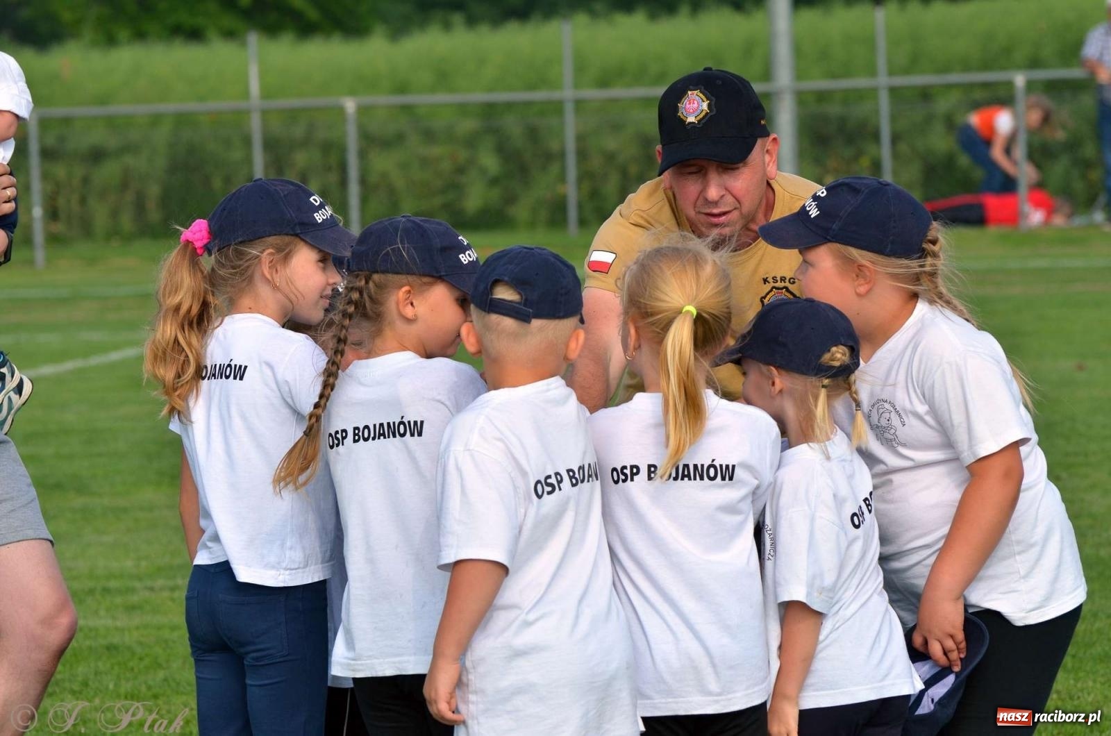Zdjęcie w galerii na portalu naszraciborz.pl: Z lądu i powietrza - strażackie pokazy i zawody w Borucinie [FOTO] wiadomości z regionu