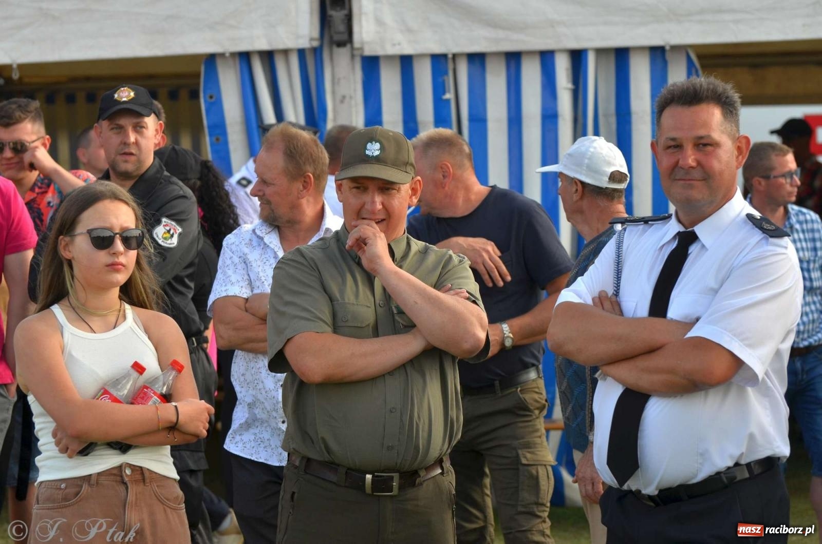 Zdjęcie w galerii na portalu naszraciborz.pl: Z lądu i powietrza - strażackie pokazy i zawody w Borucinie [FOTO] wiadomości z regionu