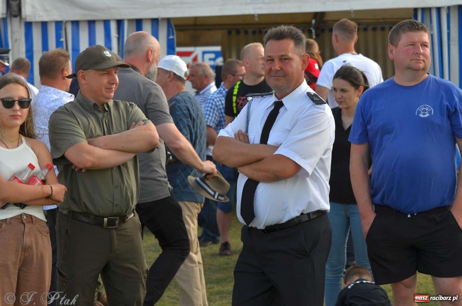 Zdjęcie w galerii na portalu naszraciborz.pl: Z lądu i powietrza - strażackie pokazy i zawody w Borucinie [FOTO] wiadomości z regionu