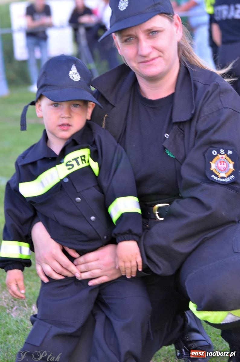 Zdjęcie w galerii na portalu naszraciborz.pl: Z lądu i powietrza - strażackie pokazy i zawody w Borucinie [FOTO] wiadomości z regionu