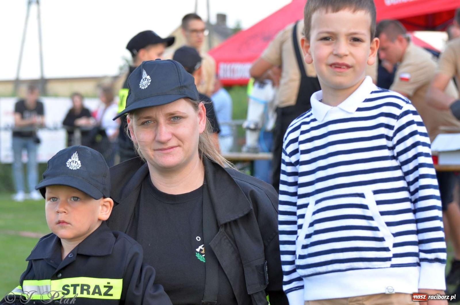 Zdjęcie w galerii na portalu naszraciborz.pl: Z lądu i powietrza - strażackie pokazy i zawody w Borucinie [FOTO] wiadomości z regionu
