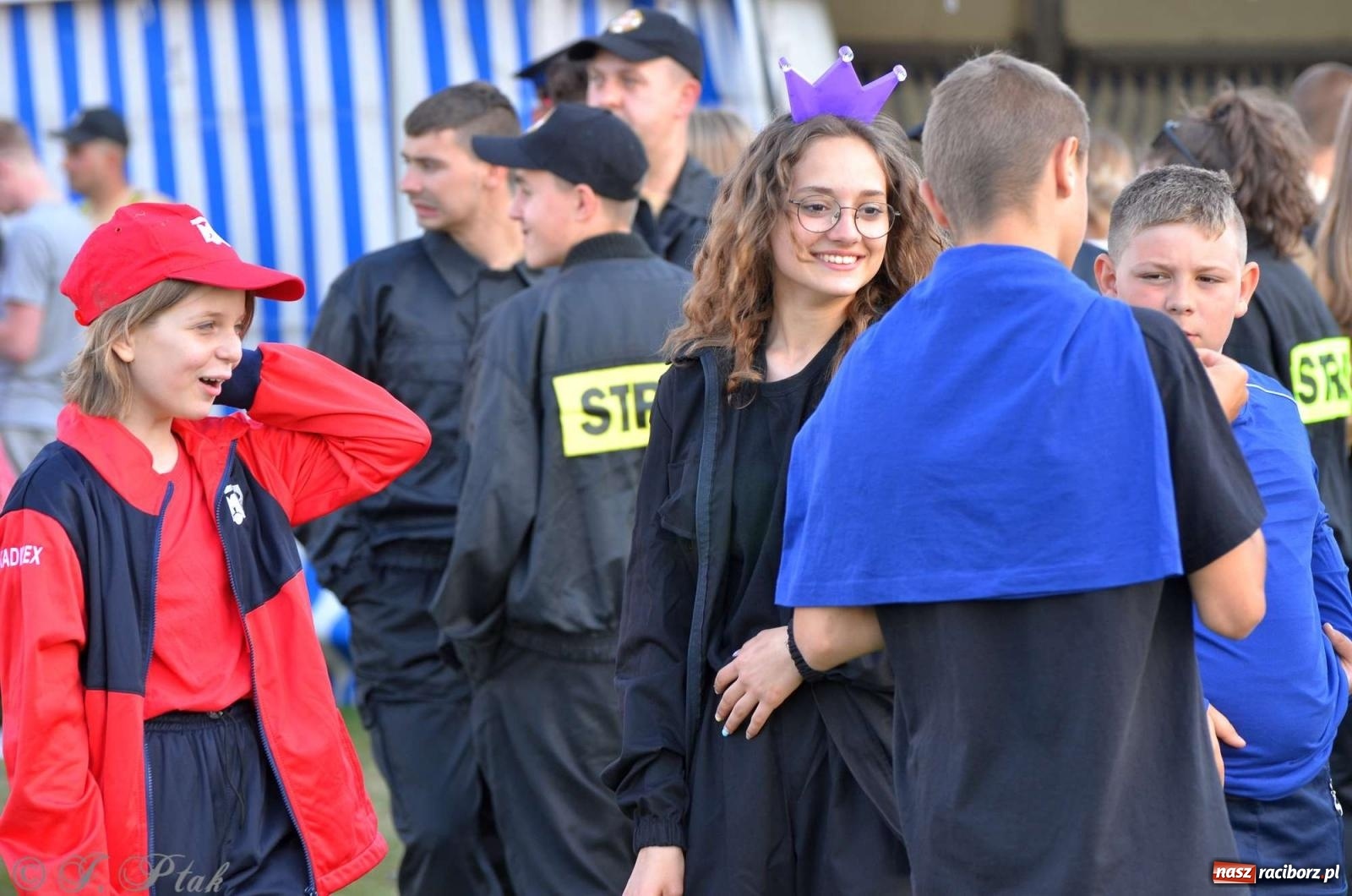 Zdjęcie w galerii na portalu naszraciborz.pl: Z lądu i powietrza - strażackie pokazy i zawody w Borucinie [FOTO] wiadomości z regionu
