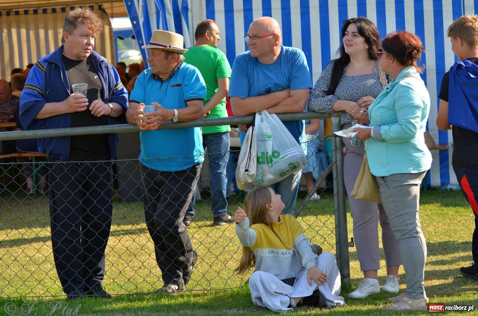 Zdjęcie w galerii na portalu naszraciborz.pl: Z lądu i powietrza - strażackie pokazy i zawody w Borucinie [FOTO] wiadomości z regionu