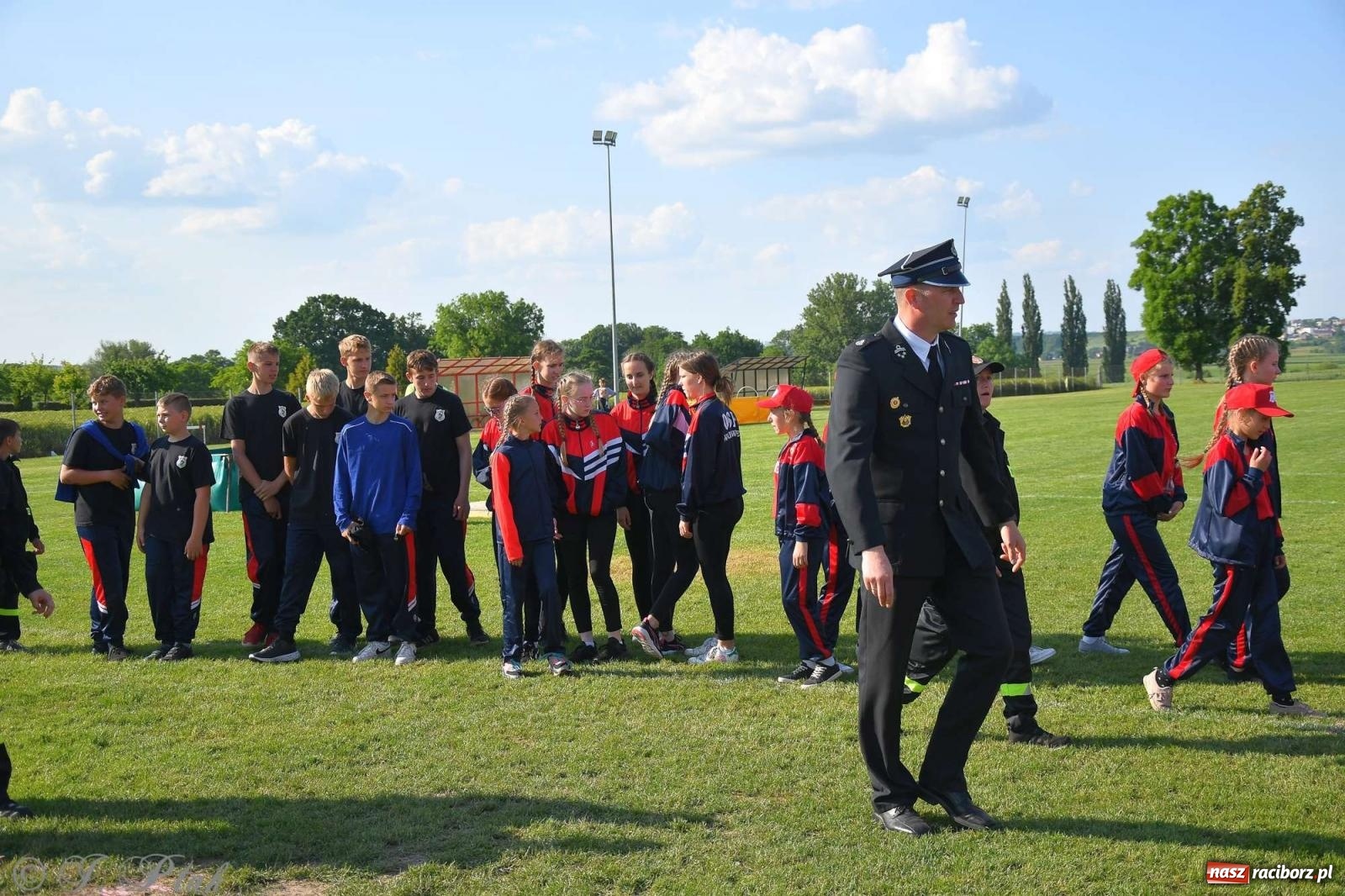 Zdjęcie w galerii na portalu naszraciborz.pl: Z lądu i powietrza - strażackie pokazy i zawody w Borucinie [FOTO] wiadomości z regionu