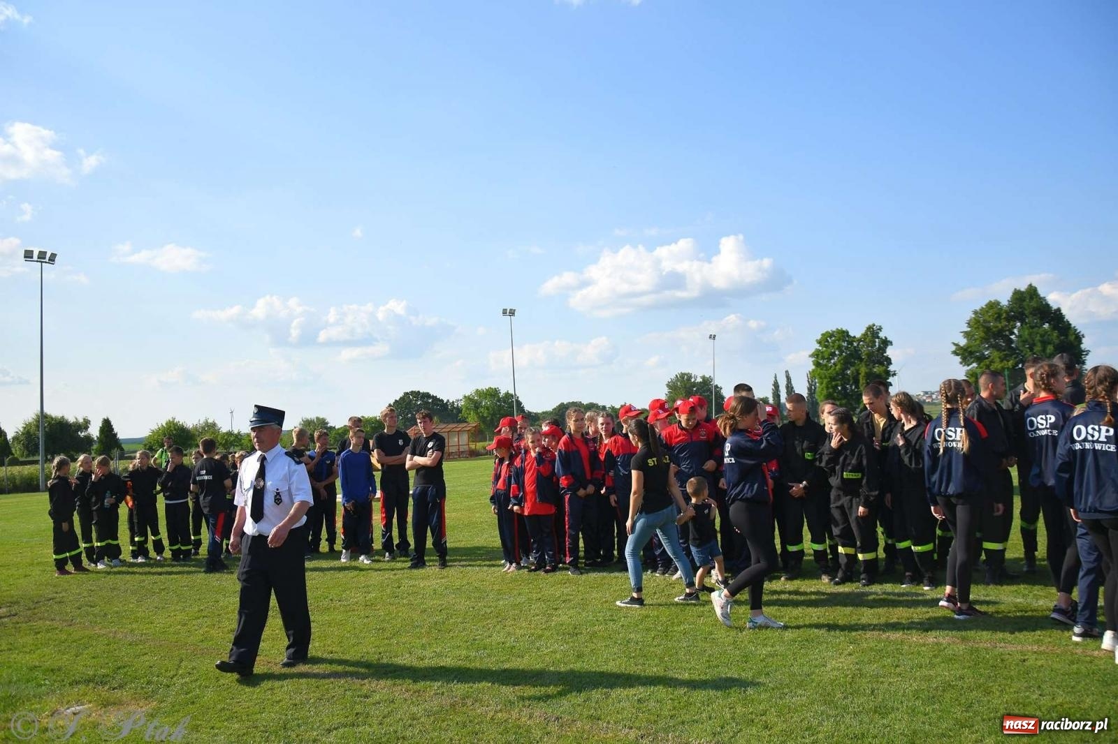 Zdjęcie w galerii na portalu naszraciborz.pl: Z lądu i powietrza - strażackie pokazy i zawody w Borucinie [FOTO] wiadomości z regionu