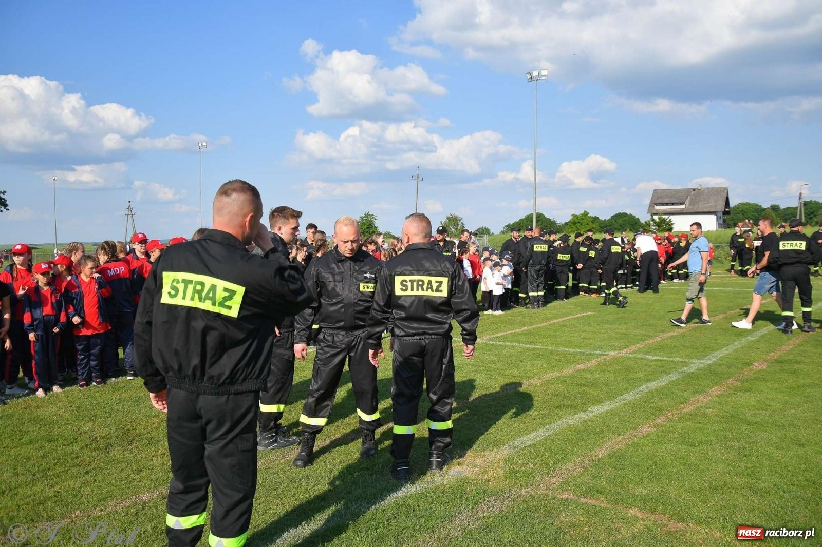 Zdjęcie w galerii na portalu naszraciborz.pl: Z lądu i powietrza - strażackie pokazy i zawody w Borucinie [FOTO] wiadomości z regionu