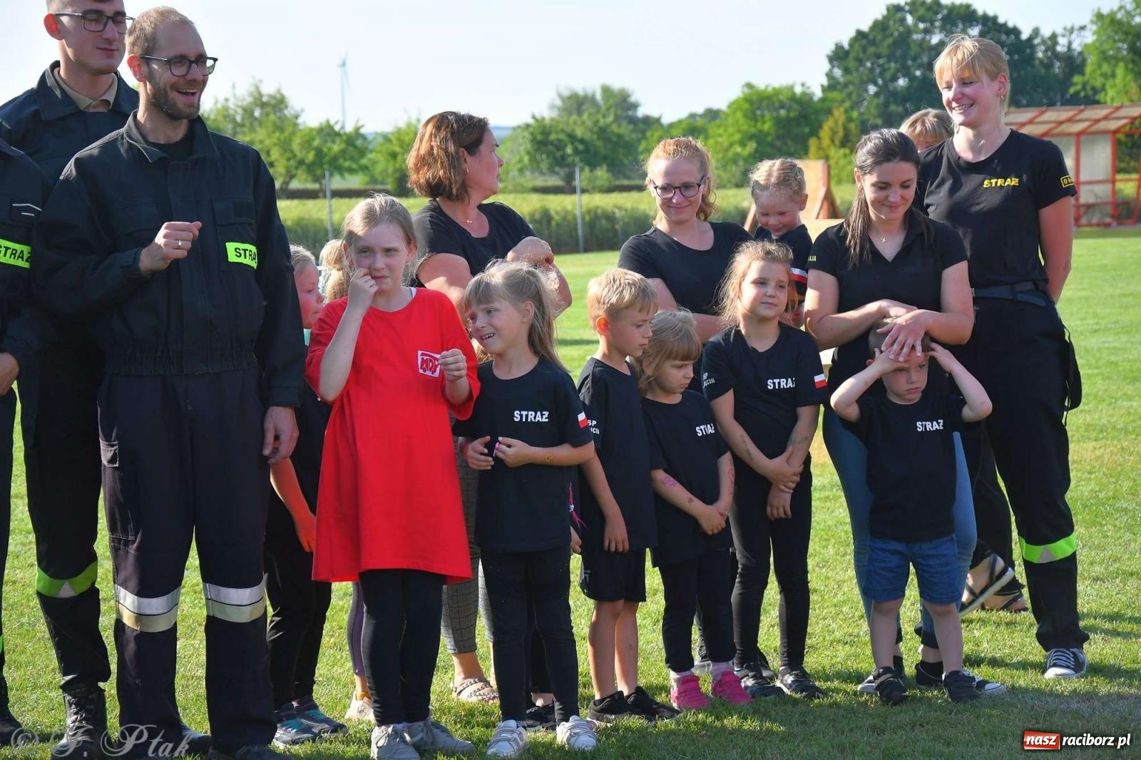 Zdjęcie w galerii na portalu naszraciborz.pl: Z lądu i powietrza - strażackie pokazy i zawody w Borucinie [FOTO] wiadomości z regionu