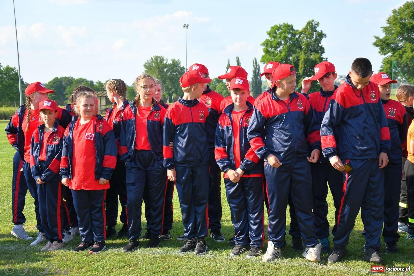 Zdjęcie w galerii na portalu naszraciborz.pl: Z lądu i powietrza - strażackie pokazy i zawody w Borucinie [FOTO] wiadomości z regionu
