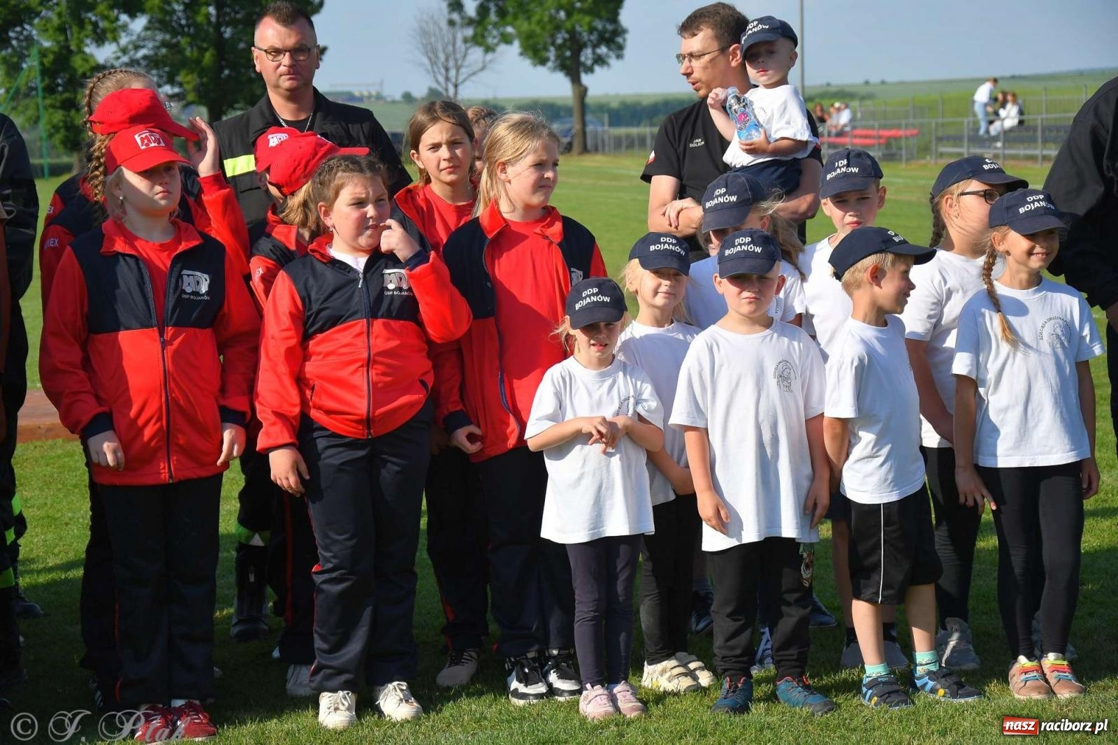 Zdjęcie w galerii na portalu naszraciborz.pl: Z lądu i powietrza - strażackie pokazy i zawody w Borucinie [FOTO] wiadomości z regionu