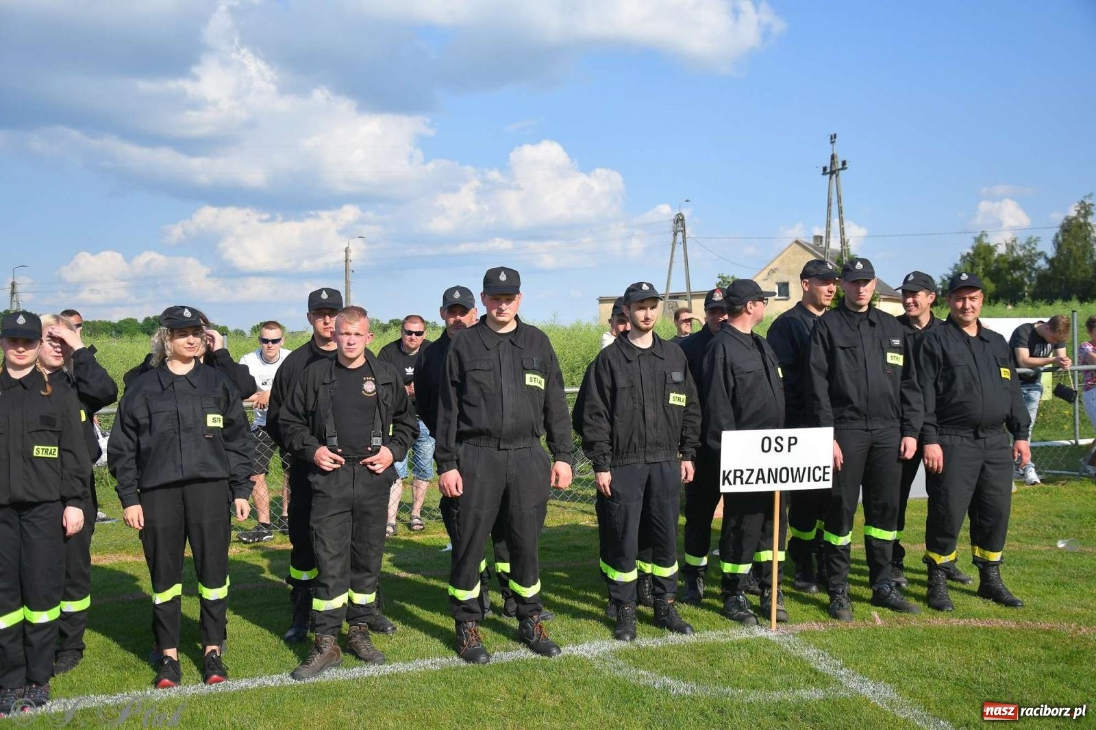 Zdjęcie w galerii na portalu naszraciborz.pl: Z lądu i powietrza - strażackie pokazy i zawody w Borucinie [FOTO] wiadomości z regionu