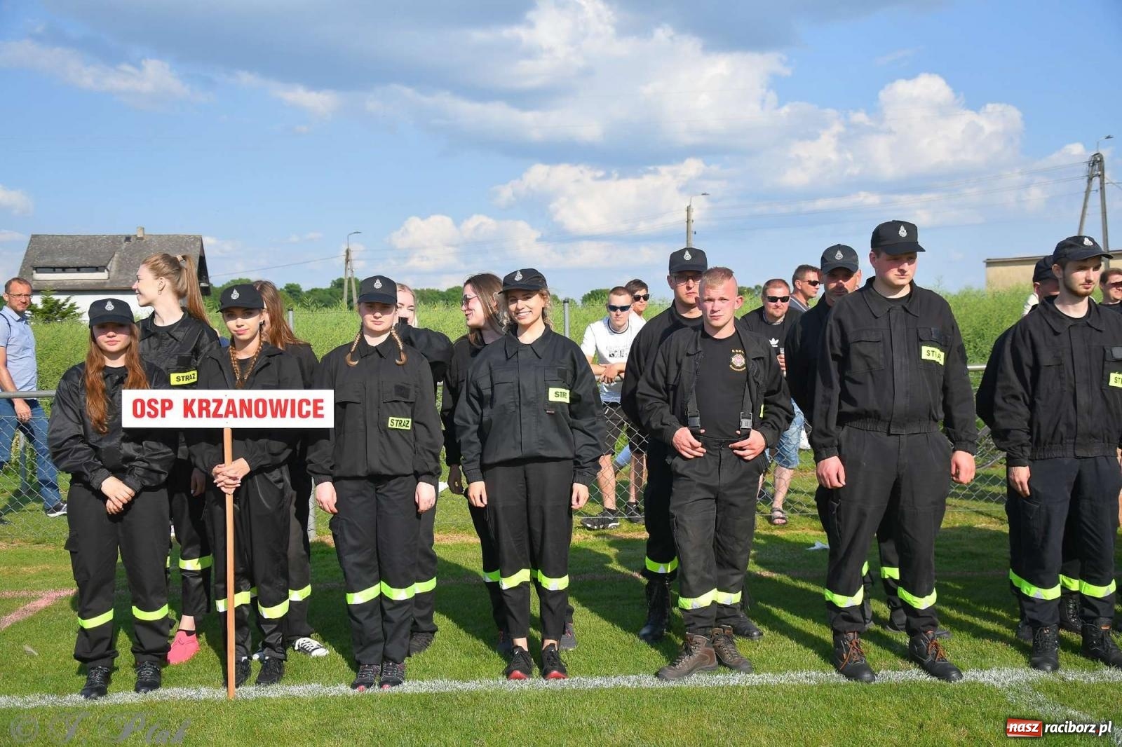 Zdjęcie w galerii na portalu naszraciborz.pl: Z lądu i powietrza - strażackie pokazy i zawody w Borucinie [FOTO] wiadomości z regionu