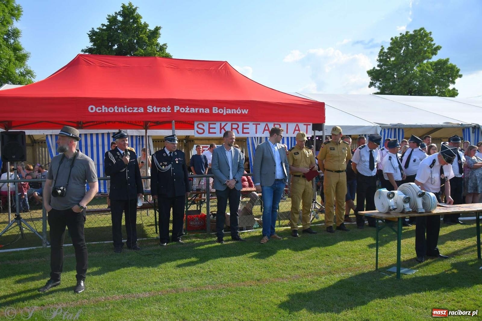 Zdjęcie w galerii na portalu naszraciborz.pl: Z lądu i powietrza - strażackie pokazy i zawody w Borucinie [FOTO] wiadomości z regionu